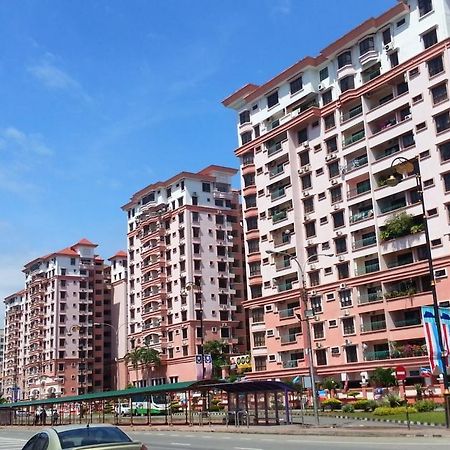 Kk Waterfront Suites At Marina Court Kota Kinabalu Eksteriør billede